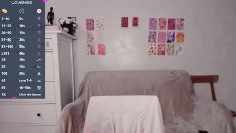 Snapshot of pawwsup1 chatting on 10/15/25, 08:47 Allisses online show from 10/15/25, 08:47