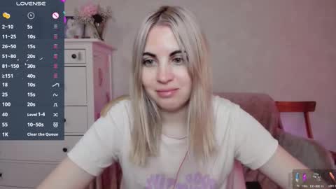 Snapshot of pawwsup1 chatting on 10/19/25, 08:48 Allisses online show from 10/19/25, 08:48