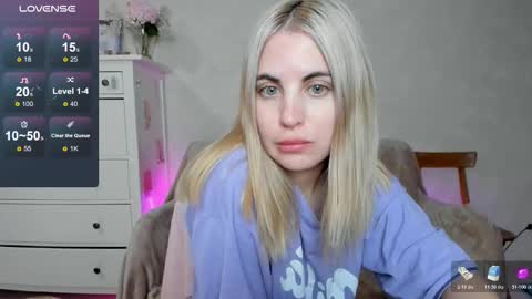 Snapshot of pawwsup1 chatting on 10/22/25, 08:47 Allisses online show from 10/22/25, 08:47