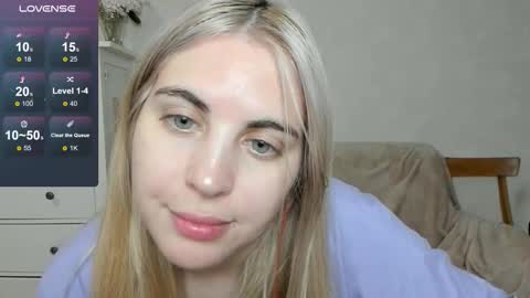 Snapshot of pawwsup1 chatting on 10/25/25, 09:50 Allisses online show from 10/25/25, 09:50