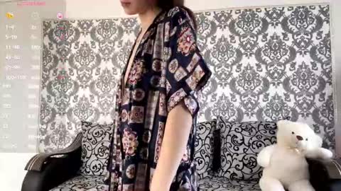 Mia online show from 09/11/25, 04:56