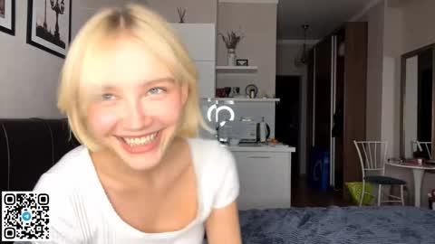 Lola online show from 10/24/25, 04:47
