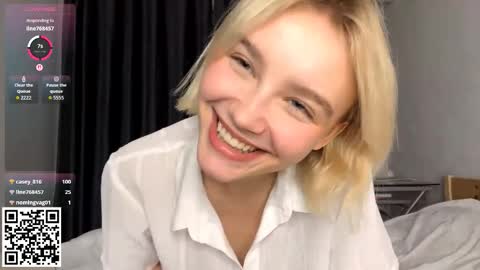 Lola online show from 11/08/25, 03:56