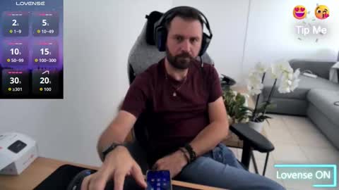 Snapshot of pc92160 chatting on 10/26/25, 12:11 pc92160 online show from 10/26/25, 12:11