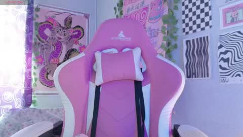Snapshot of peach69love chatting on 05/29/26, 10:08 P E A C H online show from 05/29/26, 10:08