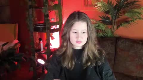 Snapshot of peach_mila chatting on 10/05/25, 03:32 your love online show from 10/05/25, 03:32