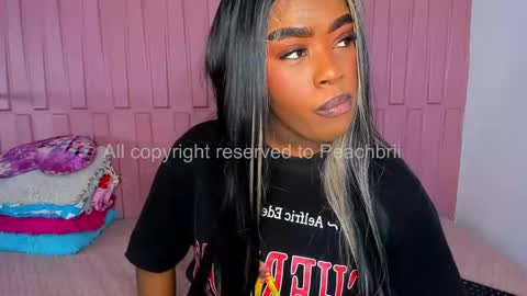 Snapshot of peachbrii chatting on 09/17/25, 01:35 Briana online show from 09/17/25, 01:35