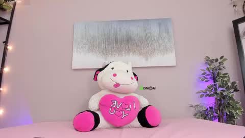 Snapshot of peachbrii chatting on 10/13/25, 02:06 Briana online show from 10/13/25, 02:06