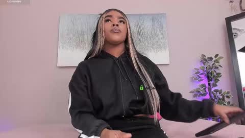 Snapshot of peachbrii chatting on 10/20/25, 01:55 Briana online show from 10/20/25, 01:55