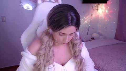 peacherry_ online show from 03/12/25, 01:36