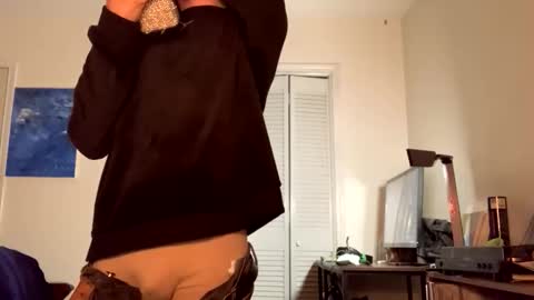 Snapshot of peacheshole chatting on 11/01/25, 03:08 Loverboy online show from 11/01/25, 03:08