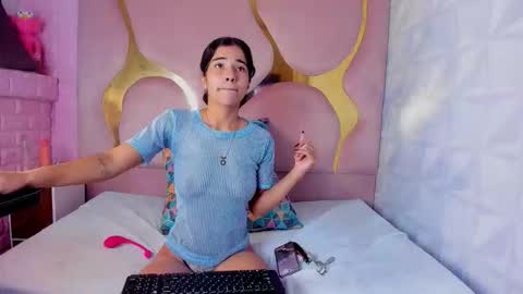 Snapshot of peachrougeh chatting on 12/17/25, 08:59 peachrougeh online show from 12/17/25, 08:59