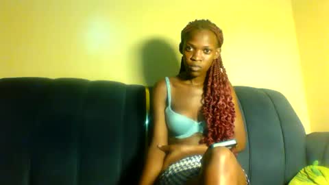 Snapshot of peachy_mummie chatting on 12/15/25, 12:20 peachie online show from 12/15/25, 12:20