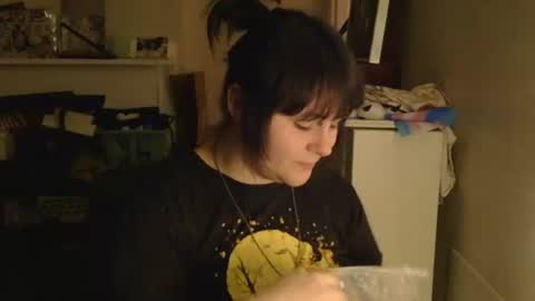 Snapshot of peakobunny chatting on 12/15/25, 11:09 peakobunny online show from 12/15/25, 11:09