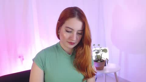 Snapshot of pear__moon chatting on 01/26/25, 06:28 LILLY online show from 01/26/25, 06:28