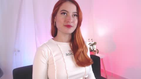Snapshot of pear__moon chatting on 01/29/25, 10:43 LILLY online show from 01/29/25, 10:43