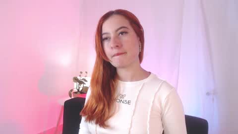 Snapshot of pear__moon chatting on 01/30/25, 01:44 LILLY online show from 01/30/25, 01:44