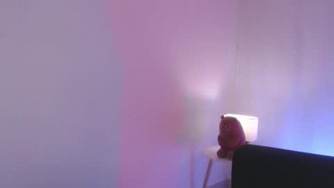 Snapshot of pear__moon chatting on 02/20/25, 01:25 LILLY online show from 02/20/25, 01:25