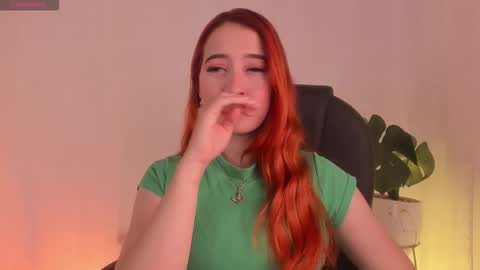 Snapshot of pear__moon chatting on 10/02/25, 11:45 LILLY online show from 10/02/25, 11:45