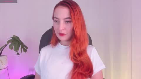 Snapshot of pear__moon chatting on 11/15/25, 11:54 LILLY online show from 11/15/25, 11:54