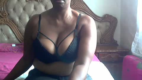 Snapshot of pearassmmm chatting on 02/20/25, 11:09 pearassmmm online show from 02/20/25, 11:09
