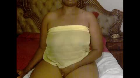 Snapshot of pearassmmm chatting on 02/23/25, 08:33 pearassmmm online show from 02/23/25, 08:33