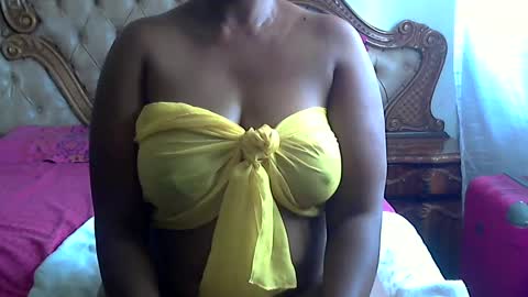 Snapshot of pearassmmm chatting on 02/27/25, 08:28 pearassmmm online show from 02/27/25, 08:28