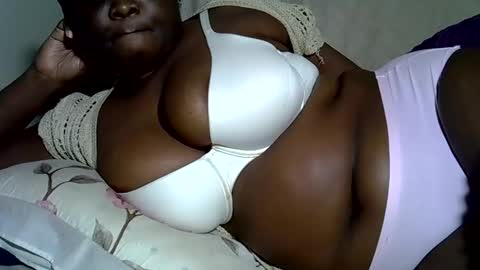 Snapshot of pearl_33 chatting on 10/24/25, 01:29 Keci online show from 10/24/25, 01:29