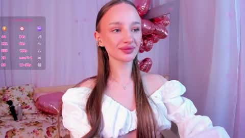 Snapshot of pearl_bloom chatting on 02/14/26, 12:29 Sex Leah online show from 02/14/26, 12:29