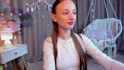 Snapshot of pearl_bloom chatting on 02/17/26, 01:02 Sex Leah online show from 02/17/26, 01:02