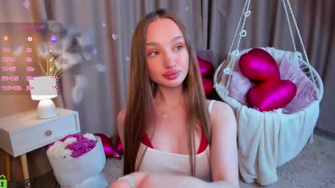 Snapshot of pearl_bloom chatting on 02/25/26, 12:31 Sex Leah online show from 02/25/26, 12:31