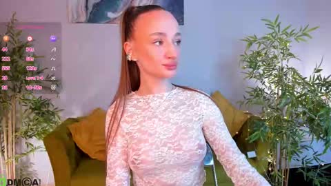 Snapshot of pearl_bloom chatting on 03/01/26, 12:23 Sex Leah online show from 03/01/26, 12:23