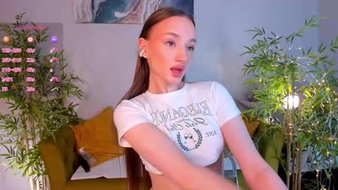Snapshot of pearl_bloom chatting on 03/05/26, 01:01 Sex Leah online show from 03/05/26, 01:01