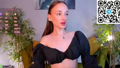 Snapshot of pearl_bloom chatting on 03/06/26, 12:40 Sex Leah online show from 03/06/26, 12:40