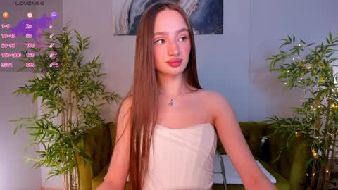 Snapshot of pearl_bloom chatting on 04/01/26, 12:44 Sex Leah online show from 04/01/26, 12:44