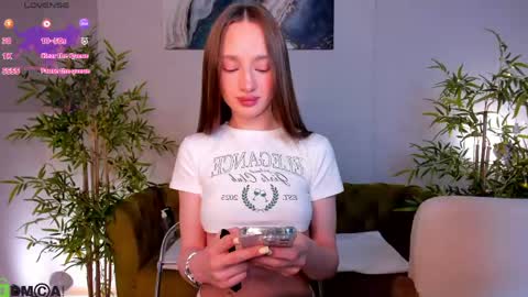 Snapshot of pearl_bloom chatting on 04/14/26, 01:11 Sex Leah online show from 04/14/26, 01:11
