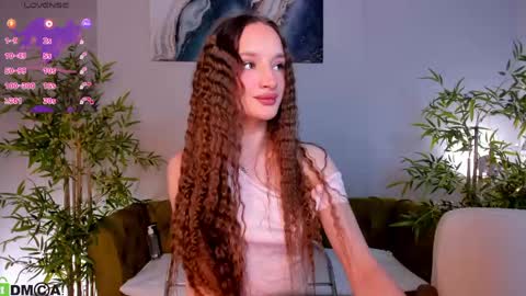 Snapshot of pearl_bloom chatting on 04/15/26, 01:01 Sex Leah online show from 04/15/26, 01:01