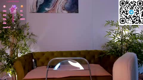 Snapshot of pearl_bloom chatting on 04/24/26, 01:19 Sex Leah online show from 04/24/26, 01:19
