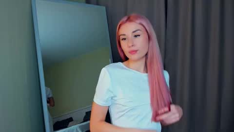 Snapshot of pearlenehidaka chatting on 12/05/25, 06:22 Emma online show from 12/05/25, 06:22