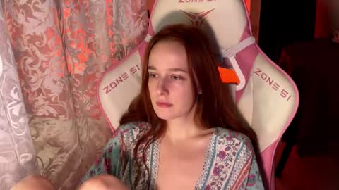 Snapshot of pearlprincess_ chatting on 09/25/25, 10:46 Adelina online show from 09/25/25, 10:46