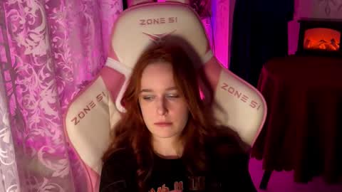 Snapshot of pearlprincess_ chatting on 10/10/25, 01:10 Adelina online show from 10/10/25, 01:10