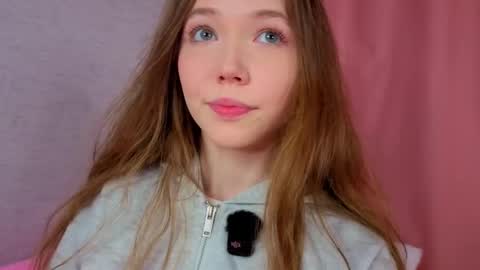 Snapshot of pearly_peach_ chatting on 04/22/26, 05:03 pearly_peach_ online show from 04/22/26, 05:03
