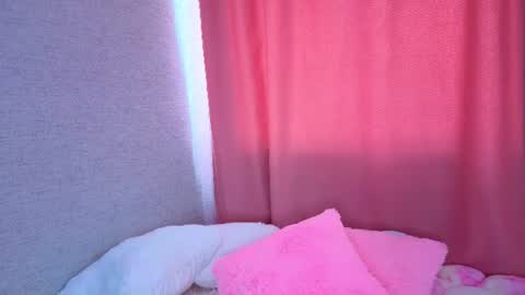 pearly_peach_ online show from 06/18/26, 09:14