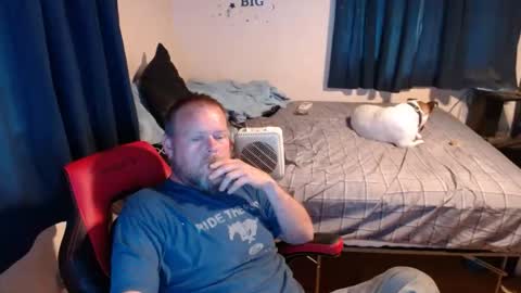 Snapshot of pecker40 chatting on 09/27/25, 07:08 pecker40 online show from 09/27/25, 07:08