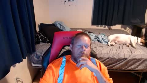 Snapshot of pecker40 chatting on 10/01/25, 01:00 pecker40 online show from 10/01/25, 01:00