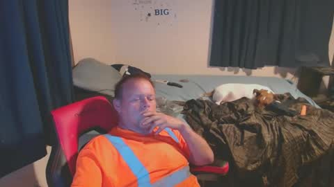 Snapshot of pecker40 chatting on 10/12/25, 01:26 pecker40 online show from 10/12/25, 01:26