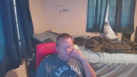 Snapshot of pecker40 chatting on 10/18/25, 07:03 pecker40 online show from 10/18/25, 07:03