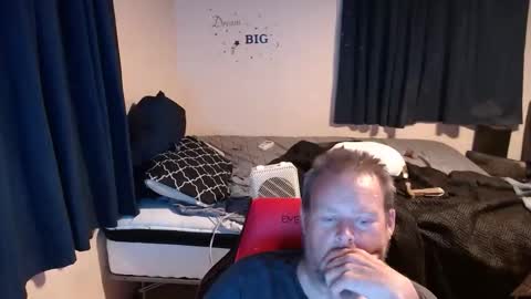 Snapshot of pecker40 chatting on 10/24/25, 05:04 pecker40 online show from 10/24/25, 05:04