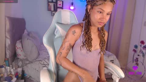 Snapshot of peggy_funn chatting on 12/27/24, 01:22 peggy-funn online show from 12/27/24, 01:22