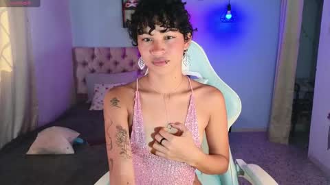 Snapshot of peggy_funn chatting on 02/25/25, 06:53 peggy-funn online show from 02/25/25, 06:53